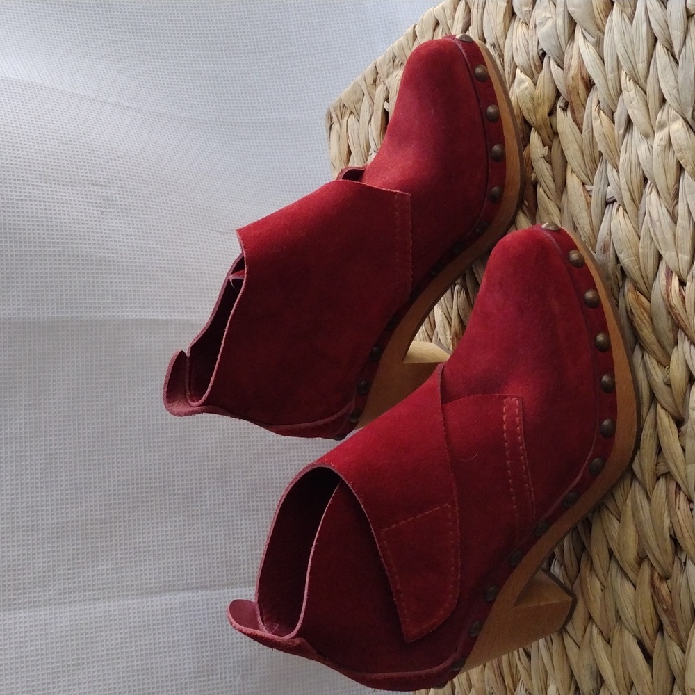 Pedro Garcià red suede studded ankle booties 37.5